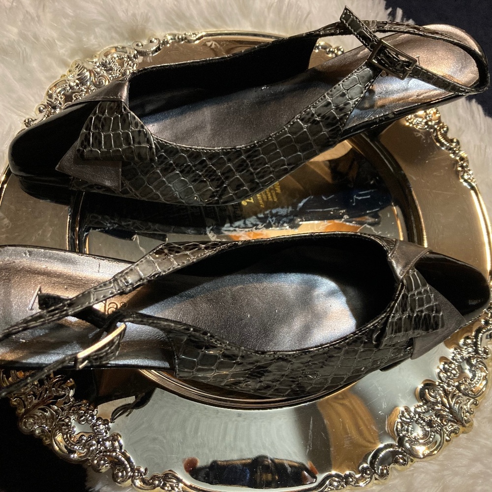 Amanda women’s  gray black snakeskin shoes 81/2 M